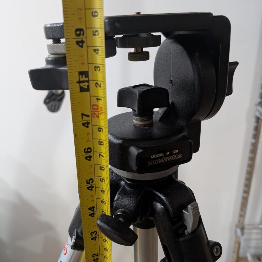 Manfrotto Art 190 Tripod with #128 fluid head - Aluminum legs Made In Italy - Picture 5 of 10
